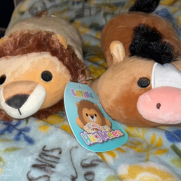 Two laying hug me squishmellows - Picture 2 of 2